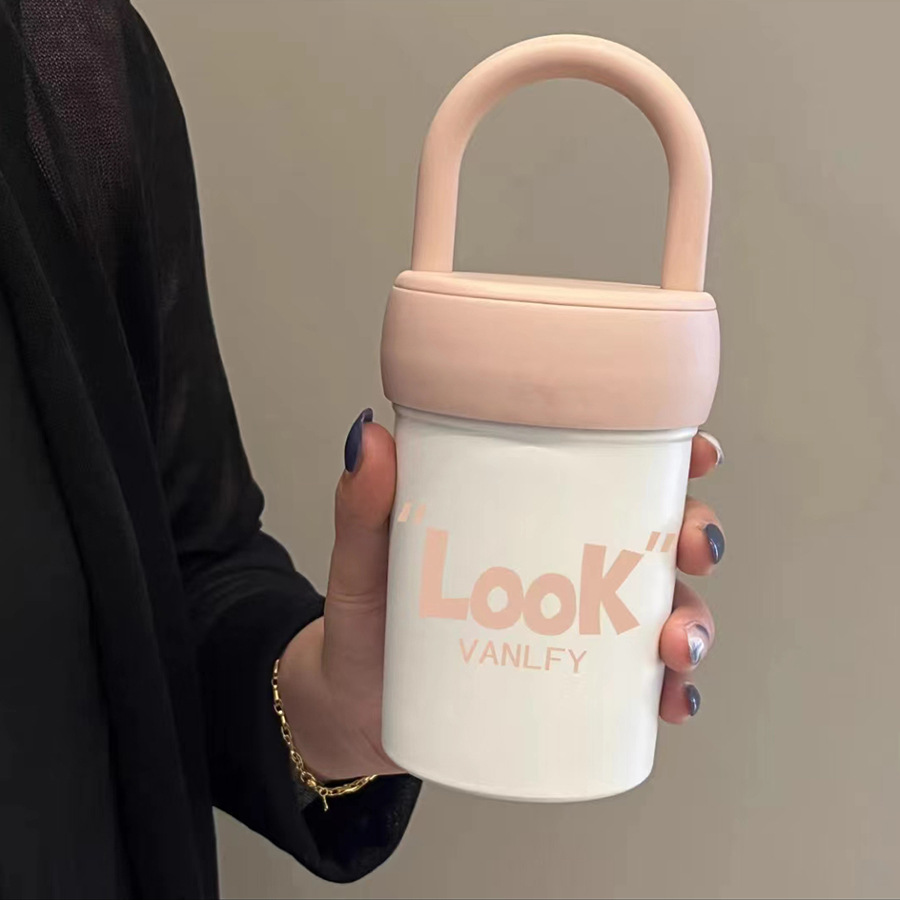 Travel coffee cup, stainless steel insulated cup, high appearance level, simple and portable hand-held cold preservation cup for girls Application Scenario