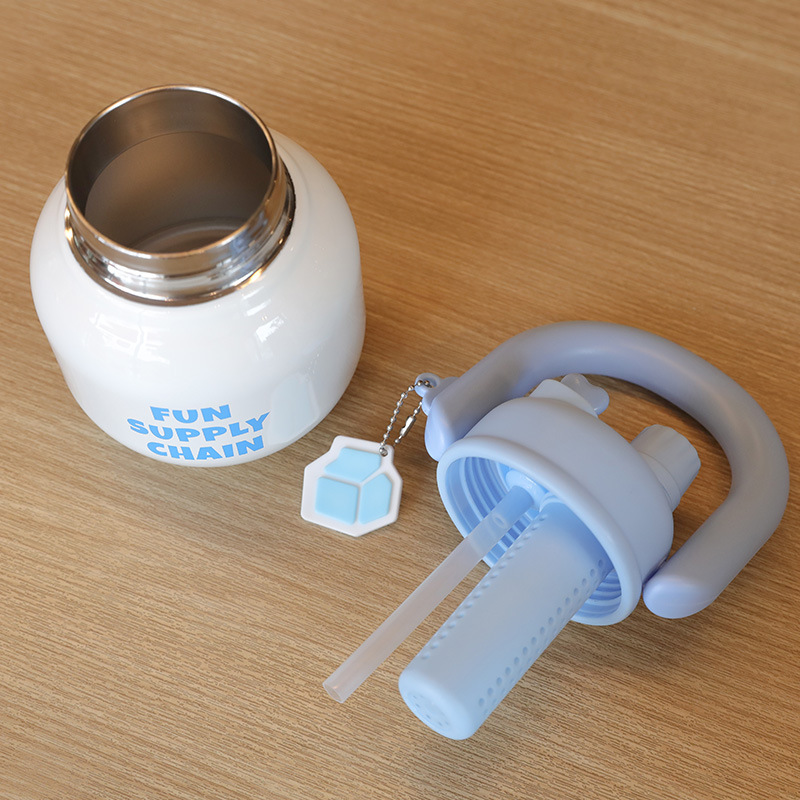 Portable large-capacity insulated cup, hand-held teapot, tea-water separation cup, straw cup, double-drinking children's large-bellied tonnage cup Specification drawing