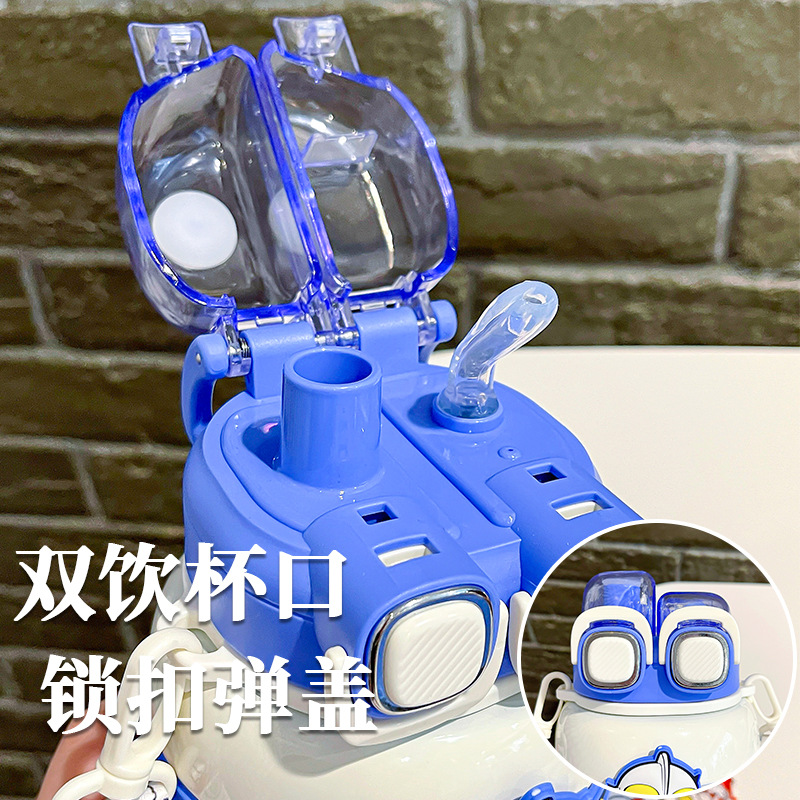 The classic Ultraman series Square Dun Dun insulated cup features a double-drinking lock design with a built-in cup rope and a large capacity water cup details Picture