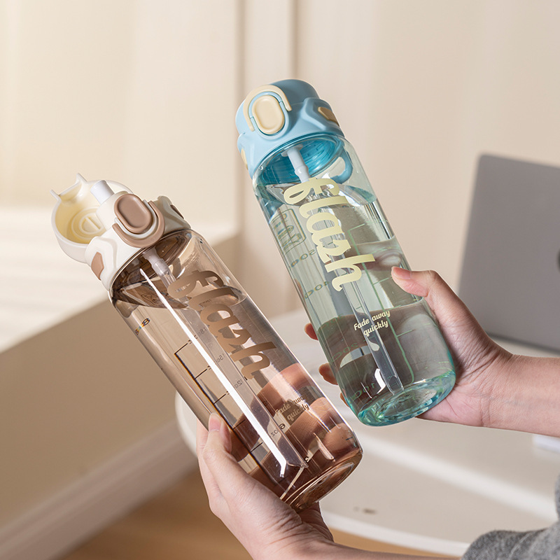 Summer trend sports straw cup, simple and portable water cup, male and female students outdoor fitness anti-drop water bottle with scale Application Scenario