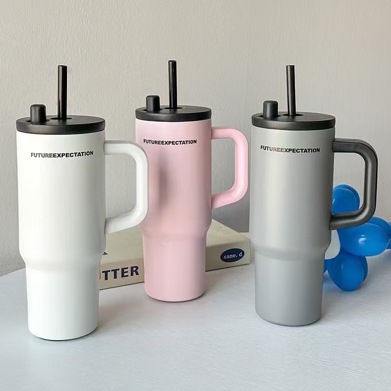 Cross-border stainless steel ice cup, large-capacity outdoor car straw insulated cup, convenient couple cold and heat preservation water cup Application Scenario