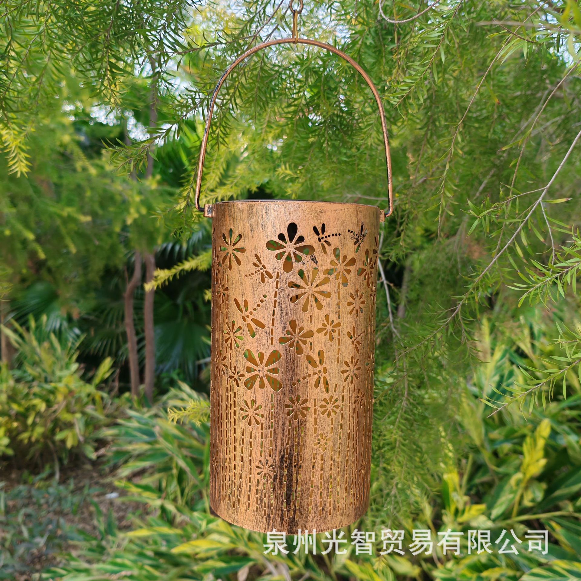 Cross-border solar lamps, ironwork outdoor lamps, courtyard waterproof decoration, balcony night lights, garden atmosphere chandeliers, hollowed-out Application Scenario