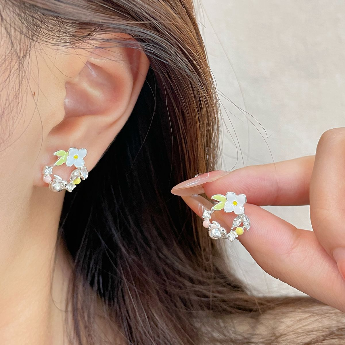 Sweet and fresh oil-dripping cherry blossom earrings, women's silver needle design, cute and cute pearl tassels, gentle and ethereal summer earrings details Picture