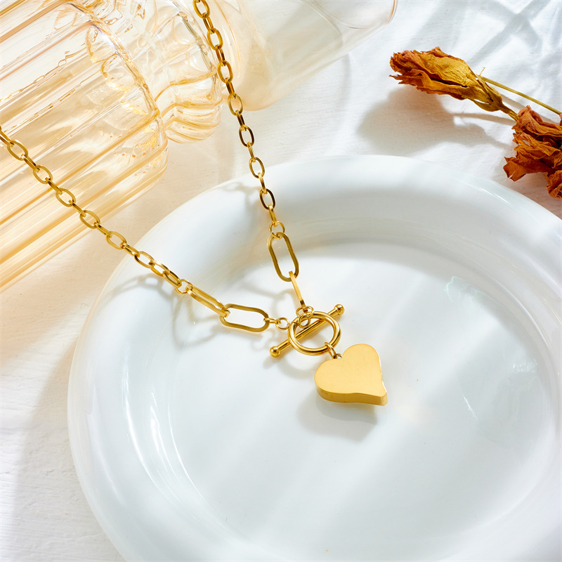 European and American fashion, creative, retro and high-end, cut surface iridescent crystal heart pendant OT buckle chain necklace details Picture