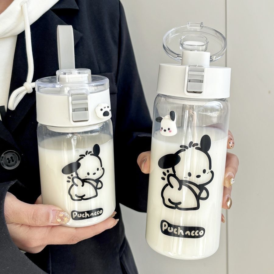 The new plastic cup on Instagram features a high level of appearance and is equipped with a tea strainer, high-temperature resistant, and a niche design. It is a high-end and simple water cup full figure