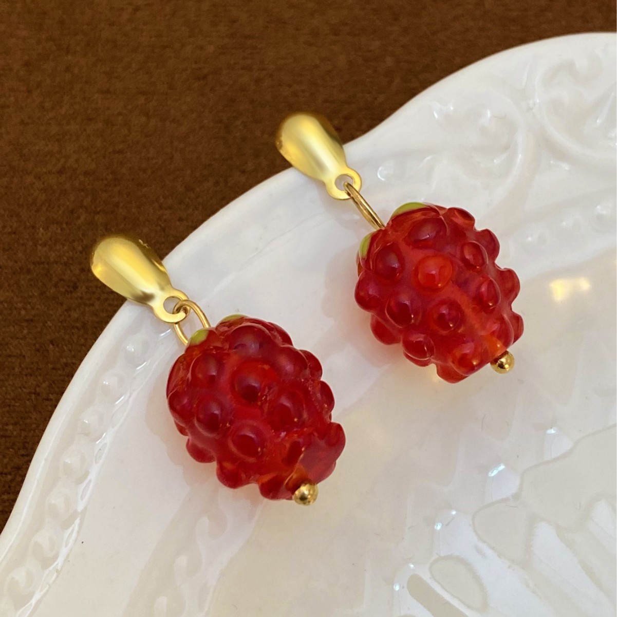 Cross-border French creative design raspberry and raspberry stud earrings, red fruit earrings, women's fashion, light luxury and high-end feel Specification drawing