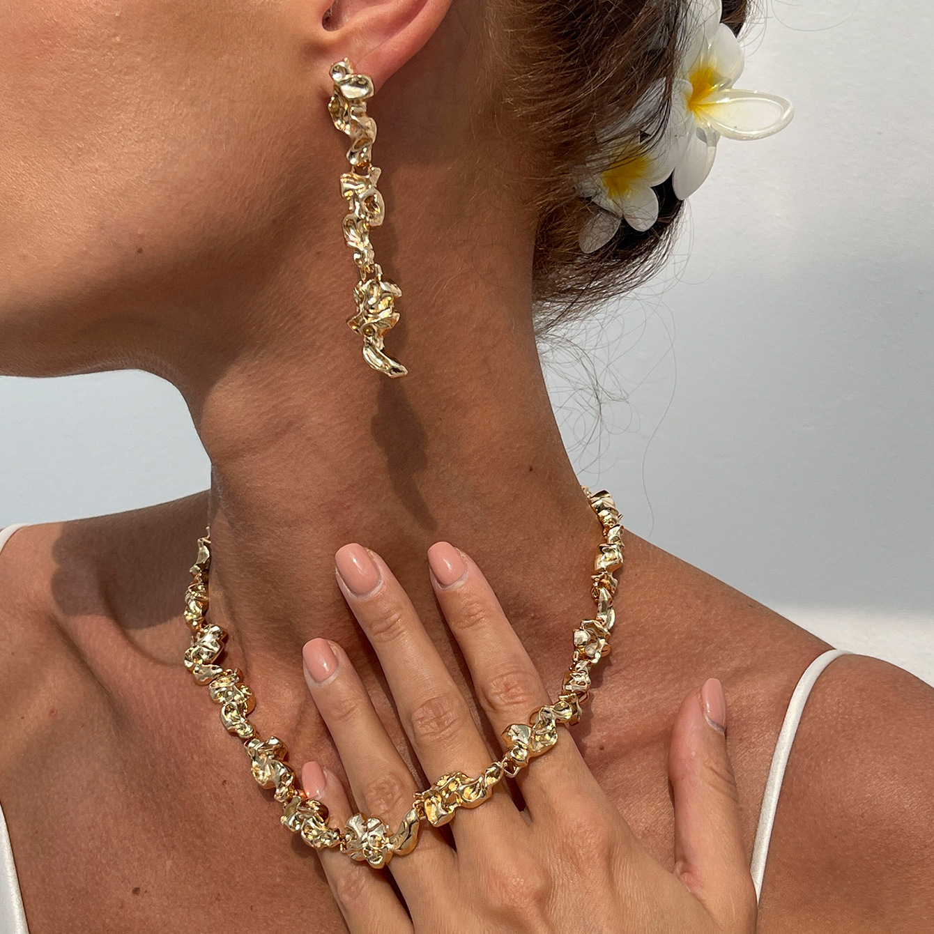 European and American niche design liquid pleated choker metal irregular necklace, cross-border export sweet and cool lava necklace Specification drawing