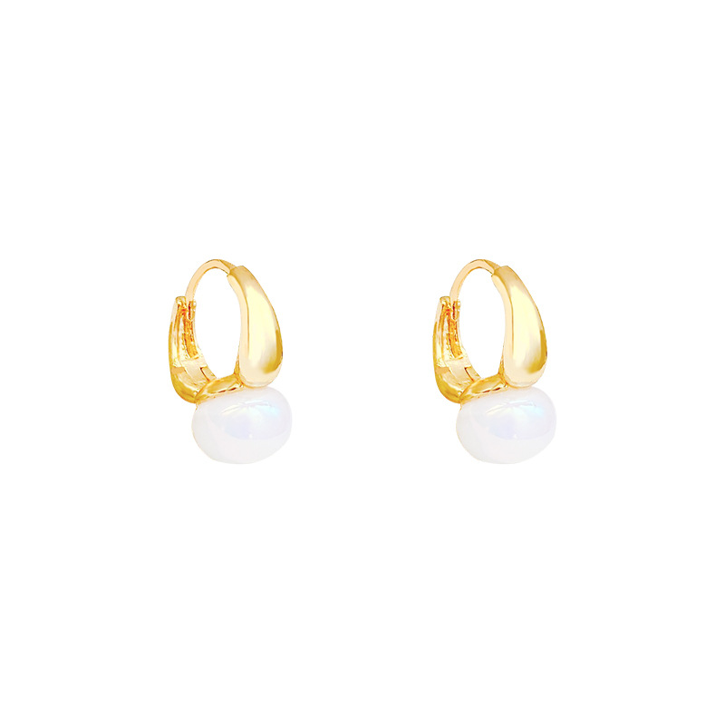 S925 Silver Needle Korean new simple pearl earrings for women, a high-end design with a unique style and versatile stud earrings Item Picture
