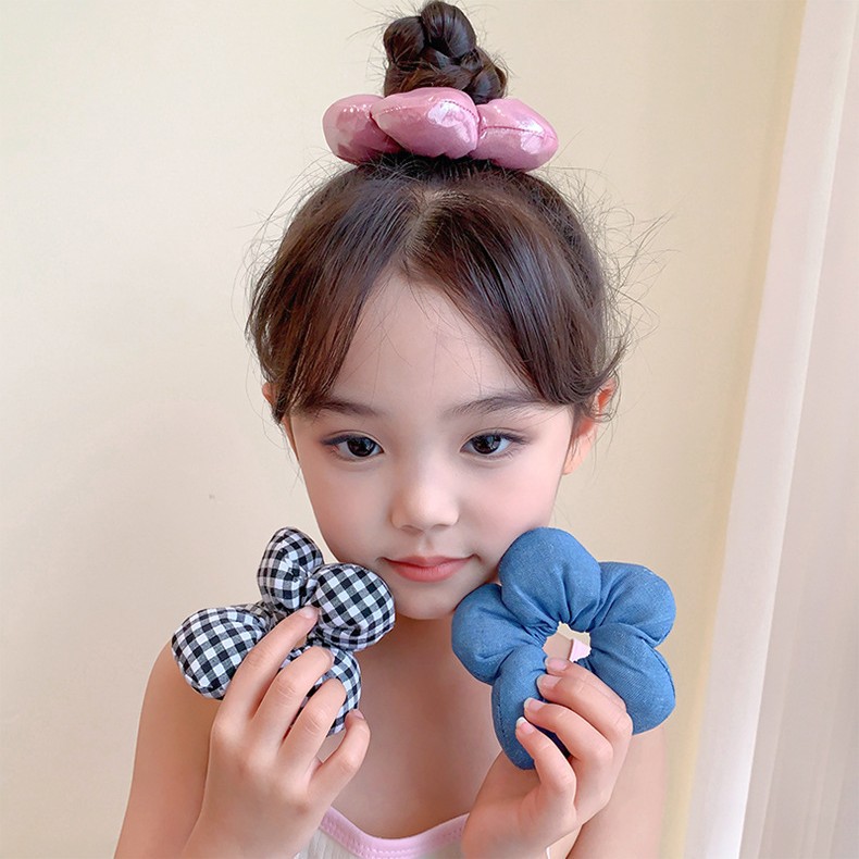 Children's flower hair tie, girls' three-dimensional hair flower, bun hairstyle, ponytail headwear, large intestine circle, girls' hair tie, hair accessory Application Scenario