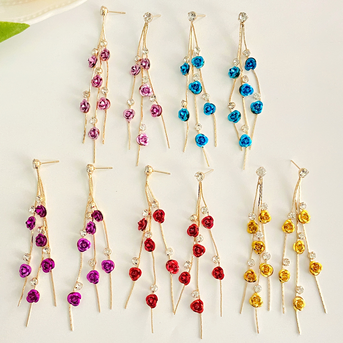 Rose flower earrings, French light luxury long rhinestone tassel flower earrings for women, European and American style trendy earrings Application Scenario