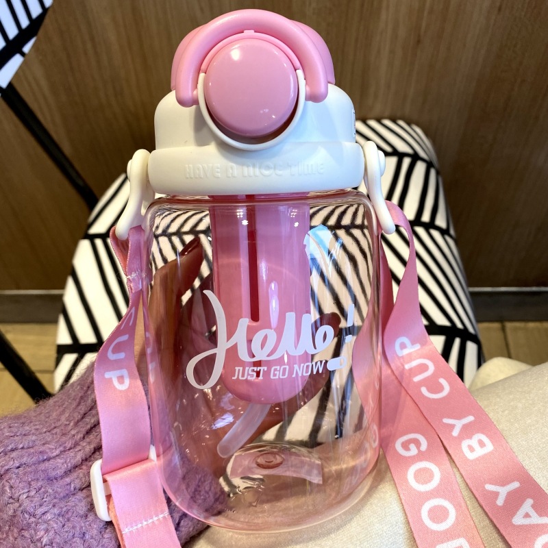 The new large-capacity, cute plastic bouncing cup has a high level of appearance. It is a convenient outdoor water cup for students to wear a tea strainer during sports and travel details Picture