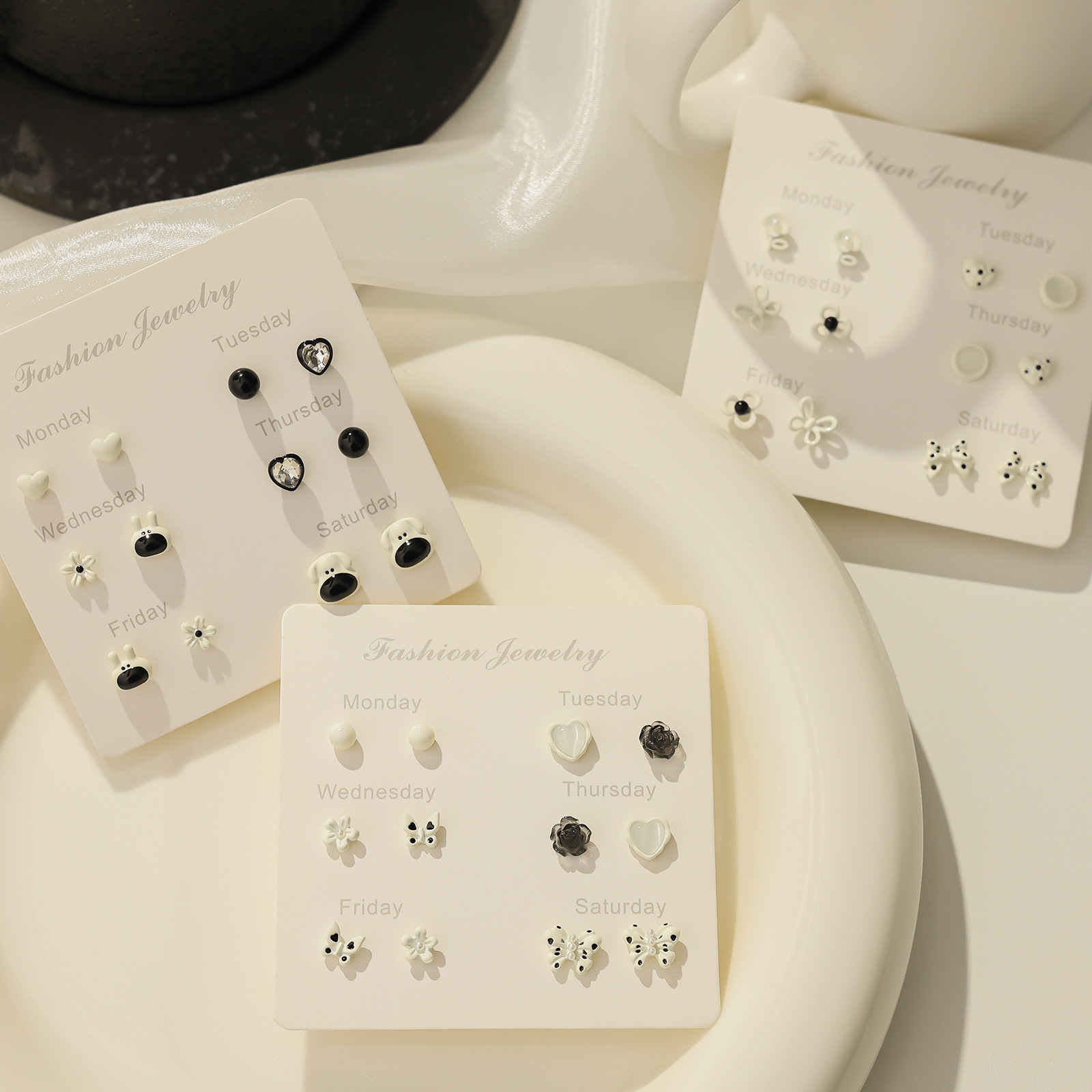 Cool Black new simple and cold style stud earrings set, versatile spotted bow earrings, personalized and elegant earrings wholesale details Picture