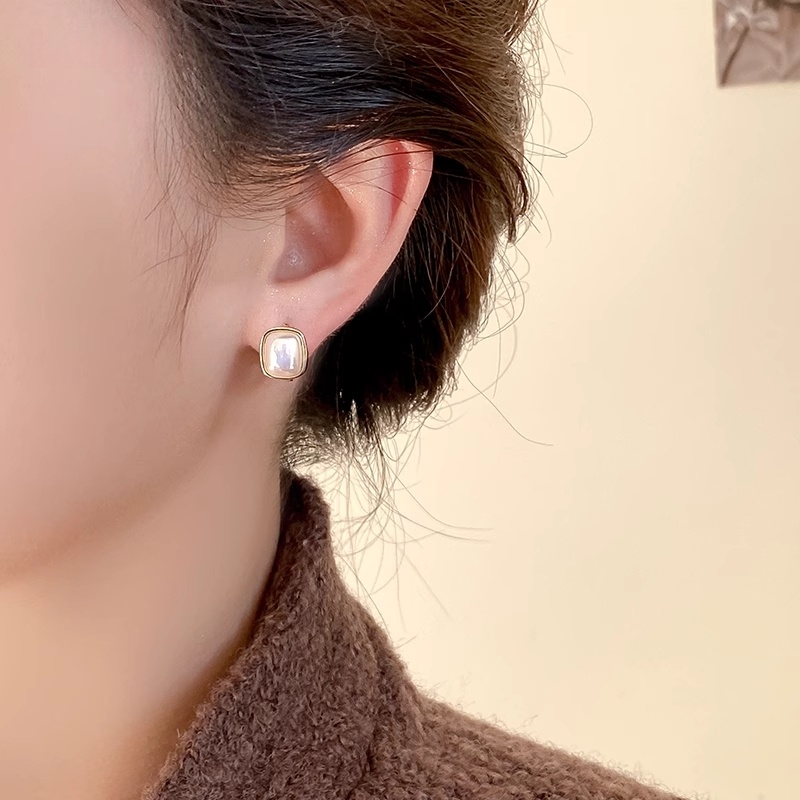 Xuhui brand exquisite and light luxury copper plated with real gold and set with zircon 925 silver needle square beaded earrings, fashionable and elegant details Picture
