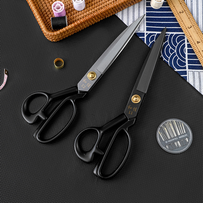 Tailor-specific scissors, black clothing cutting, industrial leather cutting, fabric sewing, forging, household large scissors wholesale Specification drawing