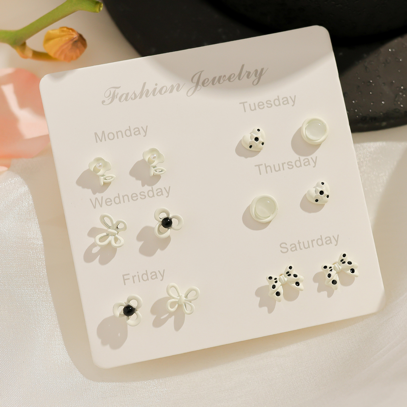 Cool Black new simple and cold style stud earrings set, versatile spotted bow earrings, personalized and elegant earrings wholesale Application Scenario