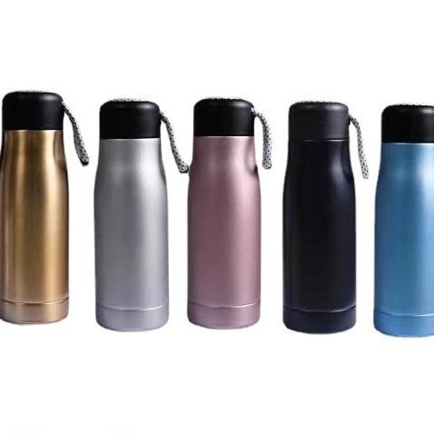 Large-capacity double-layer vacuum insulated cup with a lifting rope, portable outdoor sports water bottle, fashionable knight cup for men and women, gift cup Item Picture