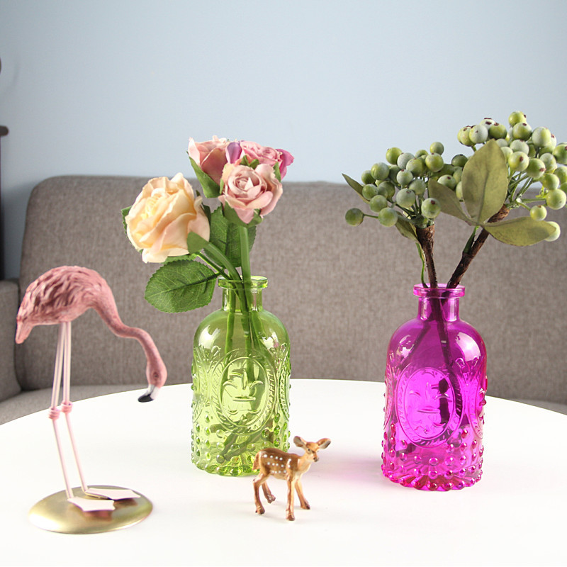 New Japanese-style grocery small-mouthed glass bottle vase, simple desktop decoration, European-style decorative vase, polka dot vase Application Scenario