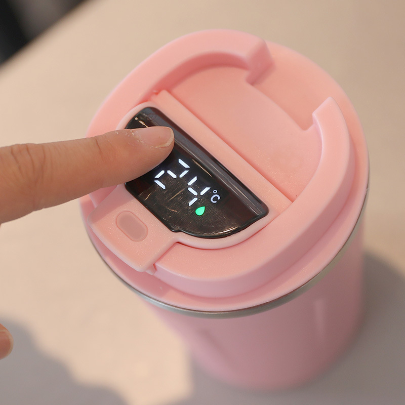Simple double-layer vacuum temperature measurement and warmth preservation smart coffee cup, outdoor anti-drop portable insulated cup, 304 stainless steel cup Application Scenario