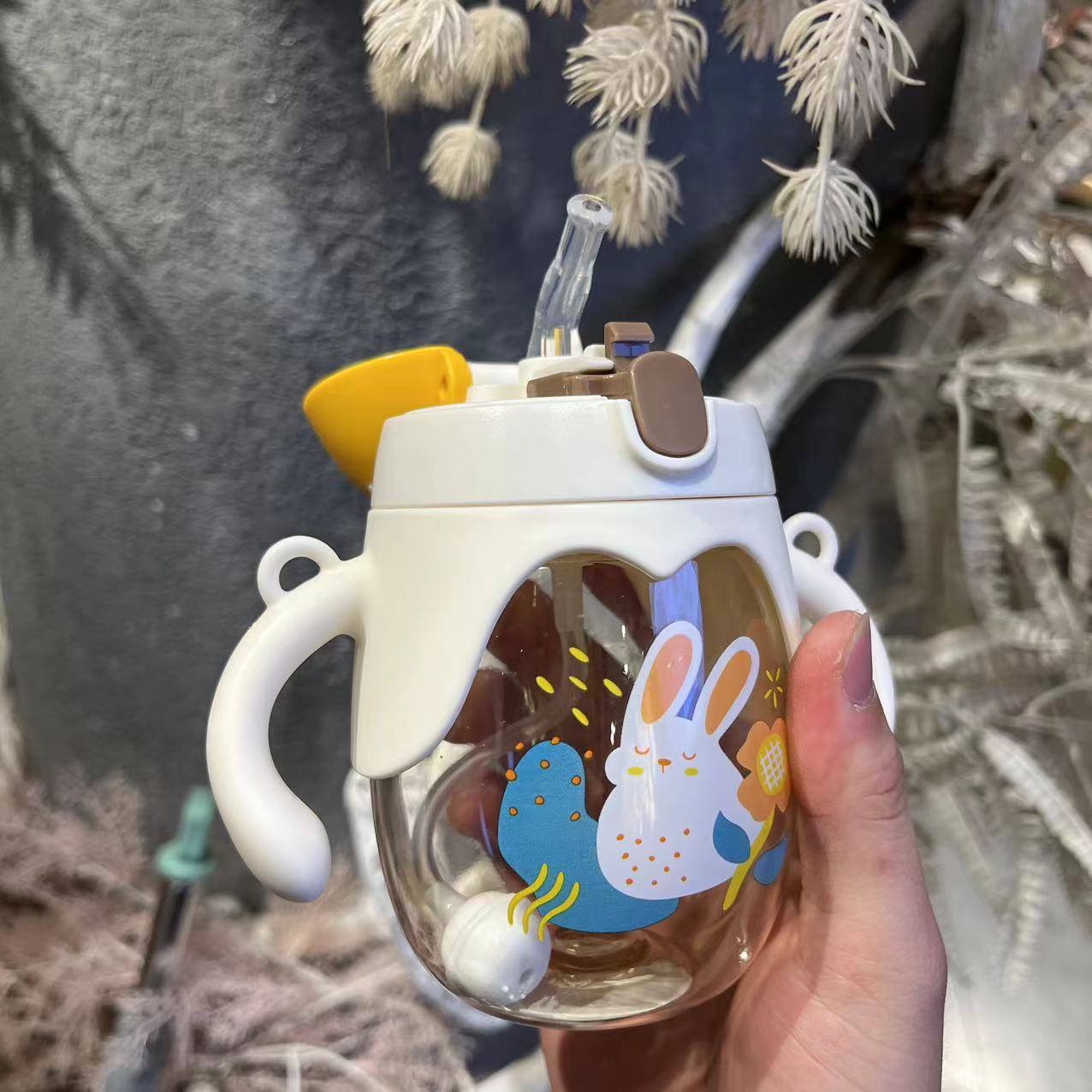 Baby learning drinking cup, appearance level, children's straw cup, drinking cup with shoulder strap and handle, baby water cup, gift water cup Application Scenario