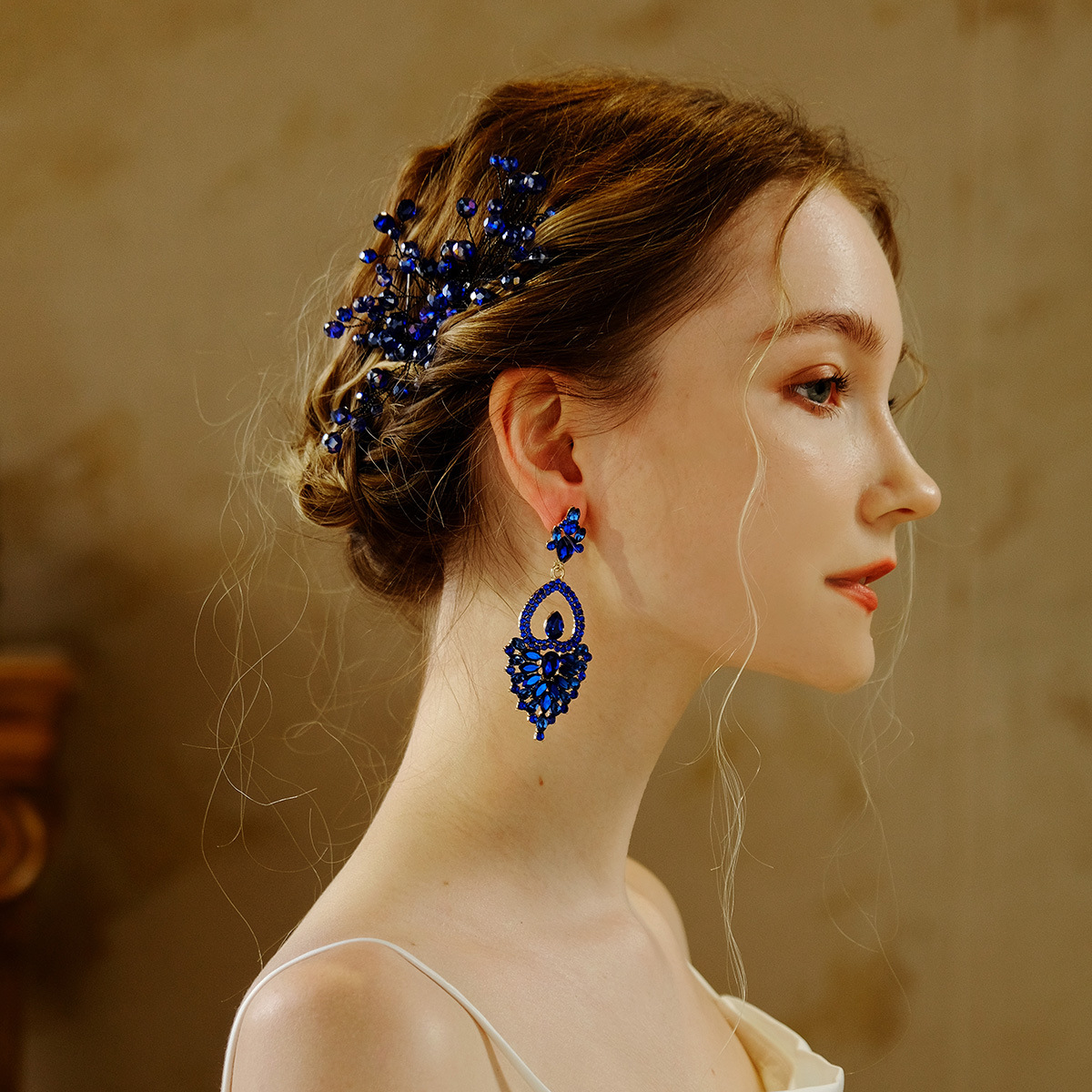 Amazon's new bride's updo comb for wedding dress and accessories, a fashionable European and American blue leaf-shaped comb full figure