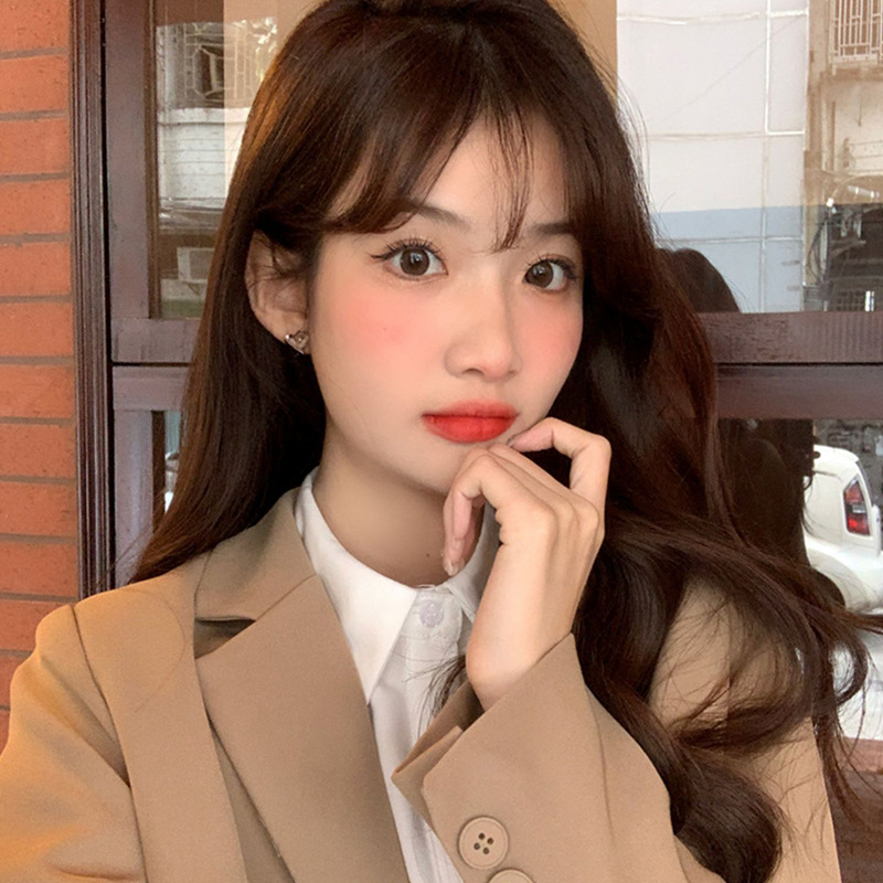 925 Silver Needle fashionable, simple and irregular heart-shaped earrings, women's Instagram niche design sense, elegant heart stud earrings details Picture