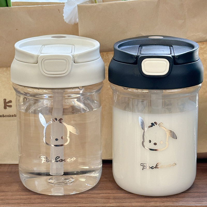 This is a trendy, cute, heat-resistant and adorable water cup with a unique design sense for women on Instagram. It features a high-end straw and a double-drinking plastic cup Application Scenario