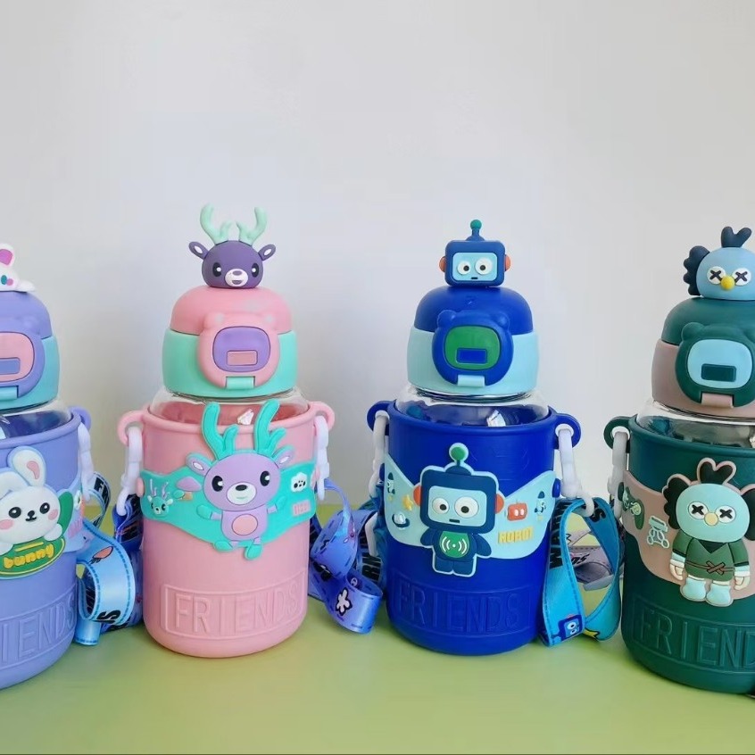 Children's doll water cup, strawberry bear plastic cup, student cute cartoon straw cup, baby anti-drop portable carrier full figure
