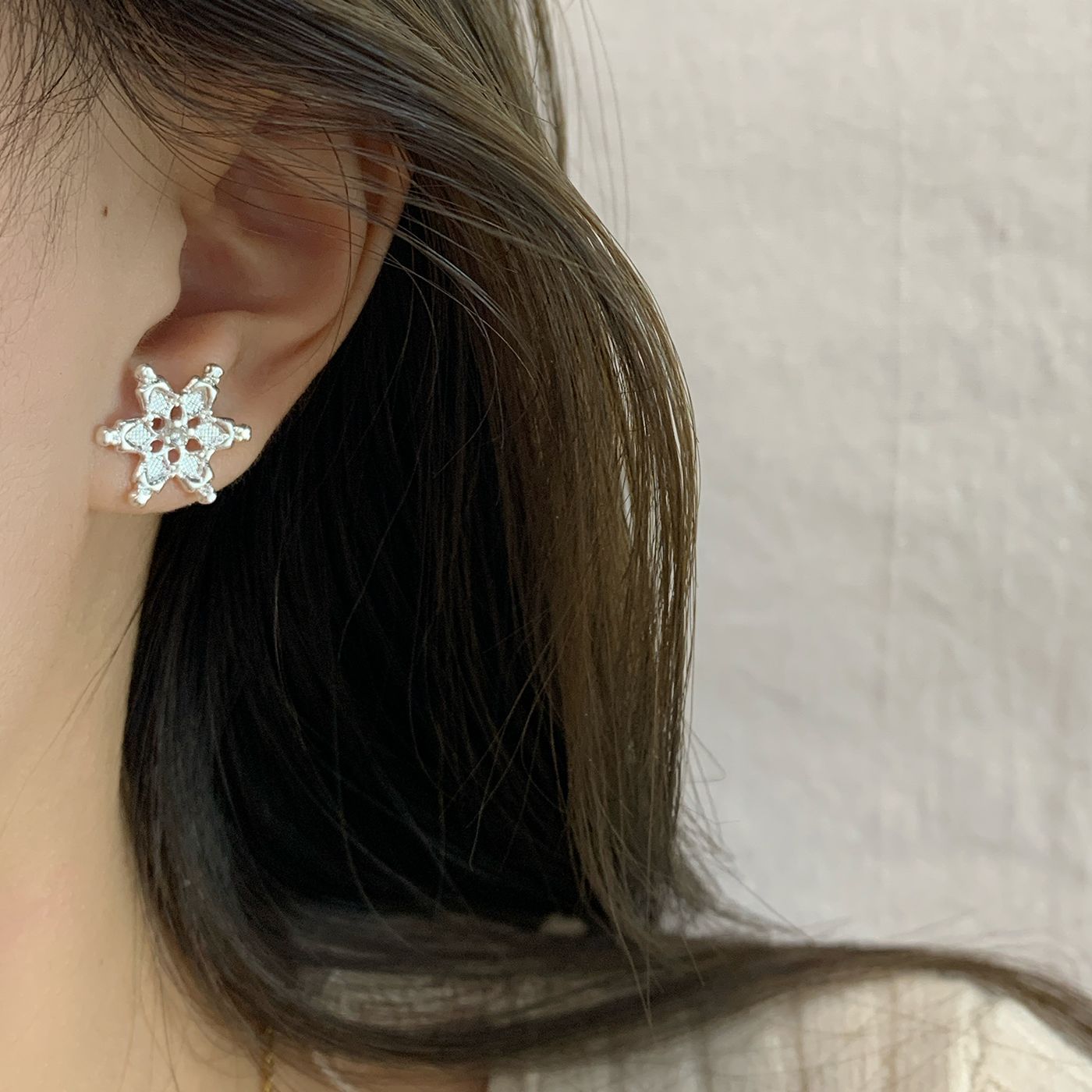 New Korean version pearl plain silver bow stud earrings, women's silver needles, exquisite light luxury, ins style, sweet and versatile earrings details Picture