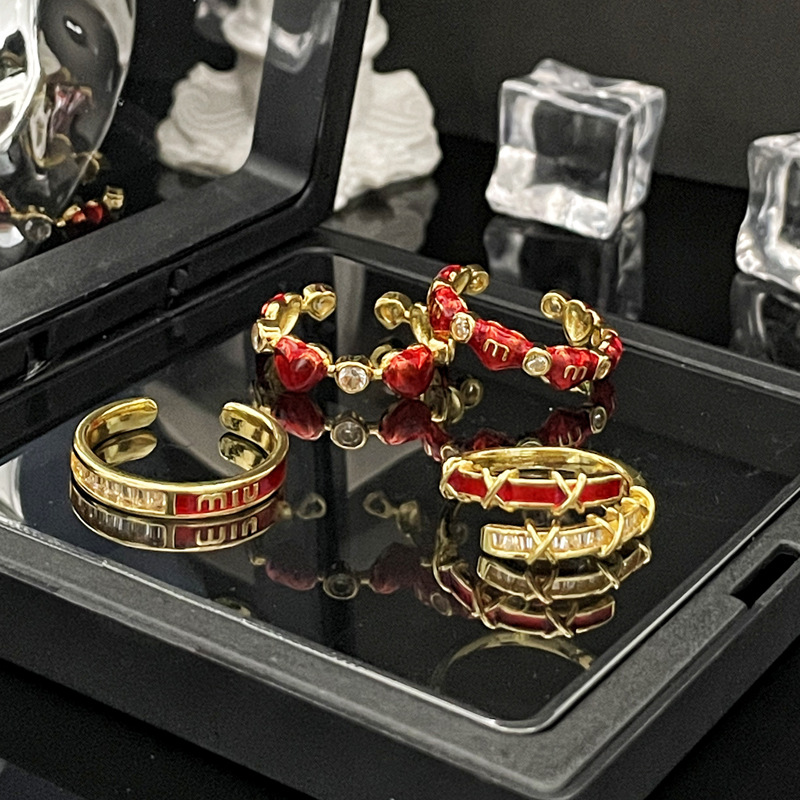 A light luxury style, a red drip glaze open ring with a feminine cold and cool style, a niche, sweet, trendy and high-end index ring Specification drawing