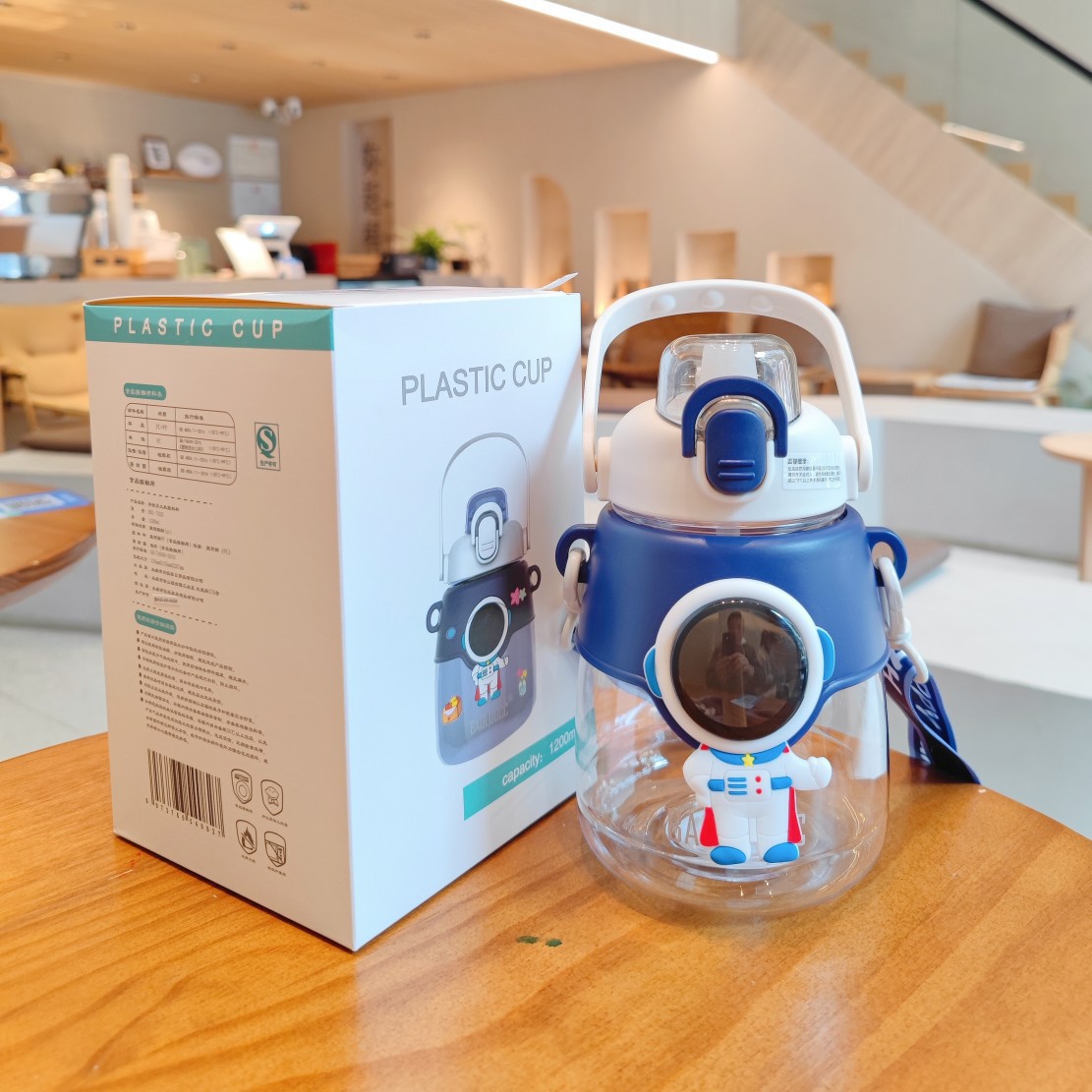 Cute big-bellied cup astronaut student cute Instagram water bottle Portable outdoor large-capacity plastic straw cup Specification drawing