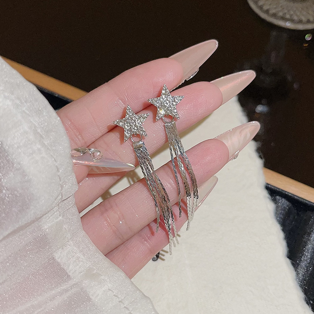 Fashionable and versatile five-pointed star tassel earrings for women in autumn and winter, exquisite stud earrings with a cool and elegant style, wholesale of earrings Specification drawing