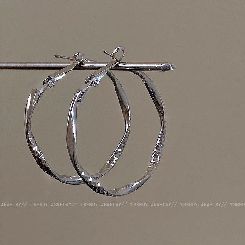 Silver pigment ring earrings, women's light luxury and high-end stud earrings, 2024 new bestseller, niche and exaggerated style stud earrings Specification drawing