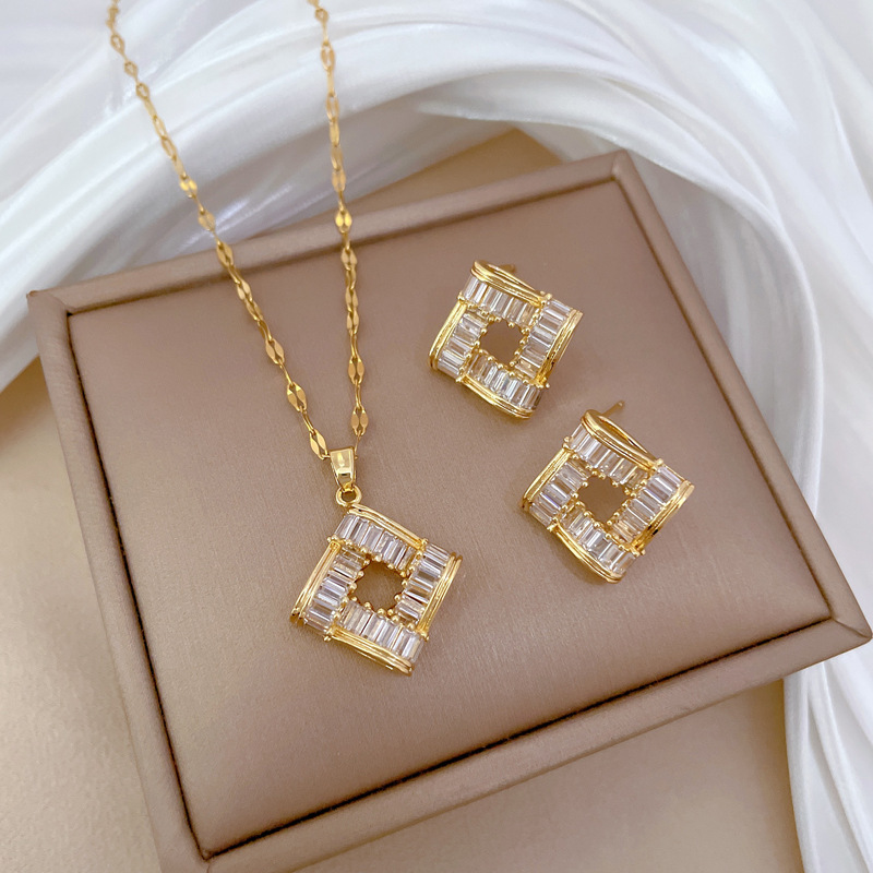 【 Titanium Steel 】 Necklace and earring set, light luxury Full diamond geometric square, personalized and elegant banquet earrings and necklaces full figure
