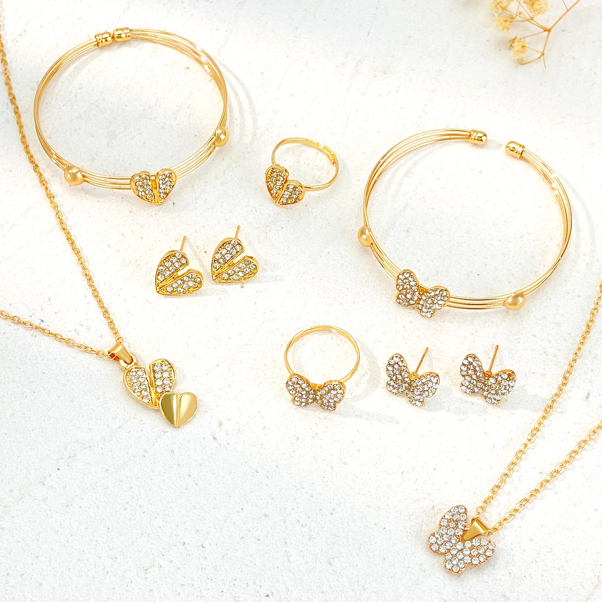 Cross-border new diamond-encrusted butterfly heart jewelry set, InS-style European and American creative design heart-shaped necklace four-piece set Application Scenario