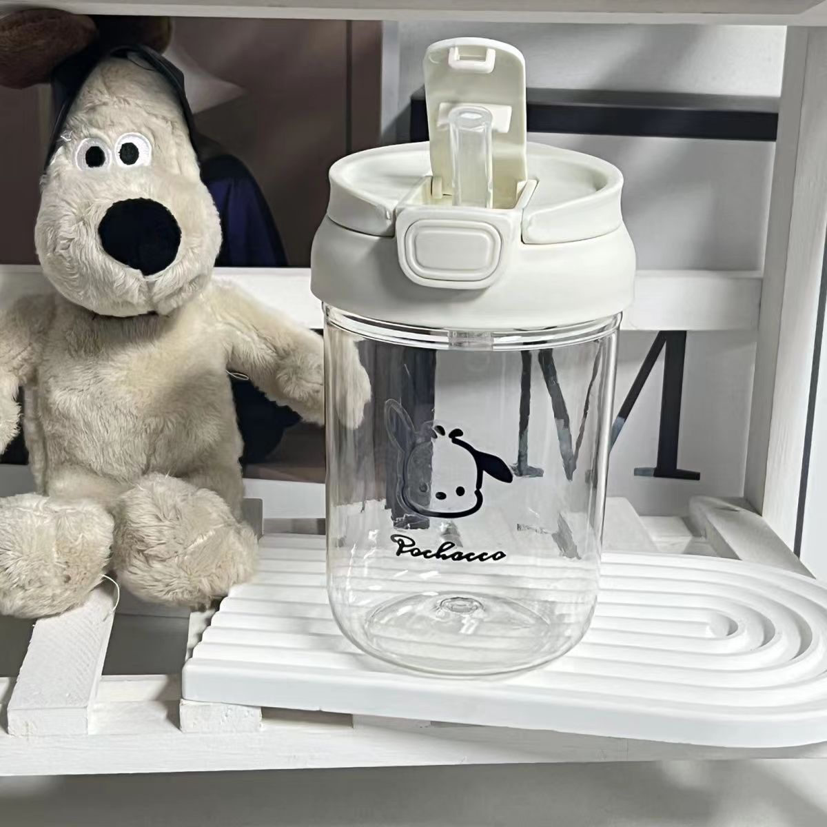 Trendy and fashionable dog print double-spout plastic cup, unique black and white, versatile design sense, portable water cup for girls Application Scenario
