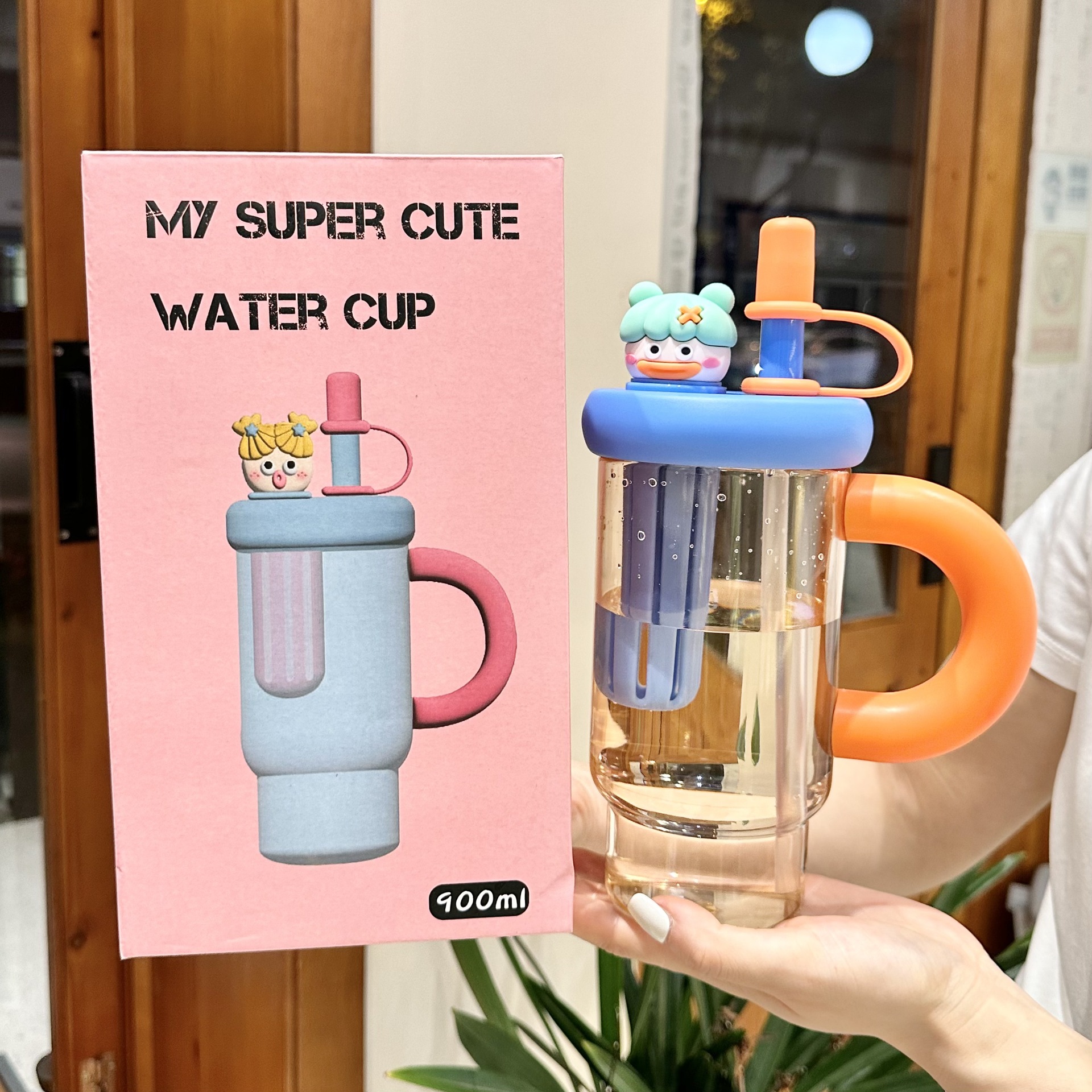 New high-appearure-level large-capacity water cup with straw, heat-resistant and portable. Thickened plastic cup with large capacity for students in summer full figure