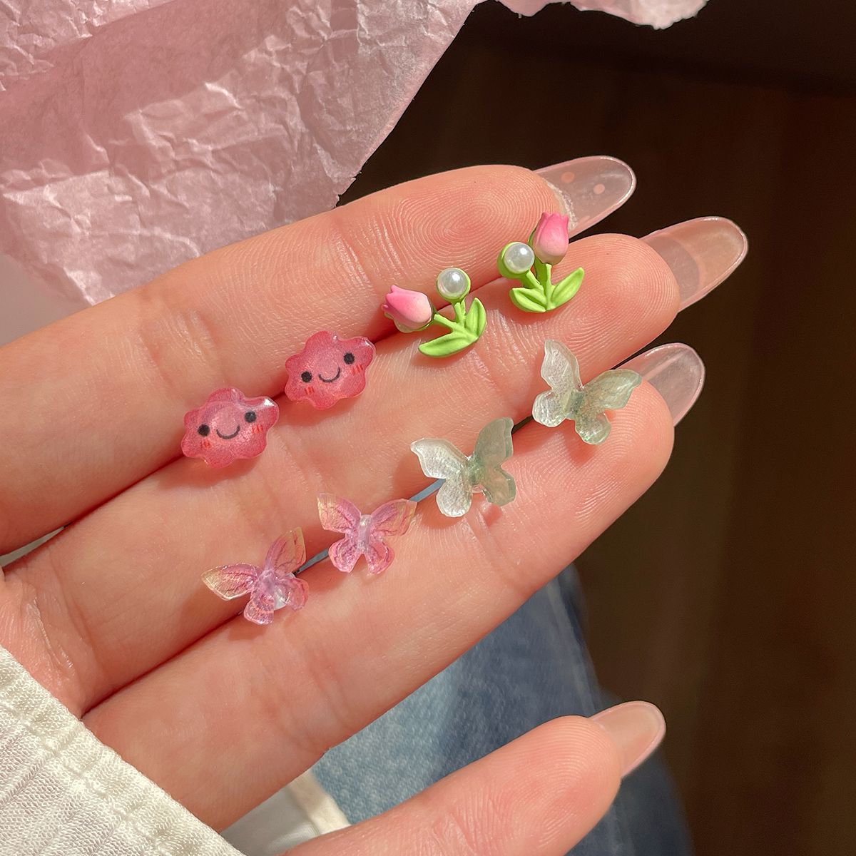 Fresh small stud earrings, no repetition for a week collection of stud earrings, women's silver needle, small and exquisite floral earrings wholesale in Yiwu details Picture