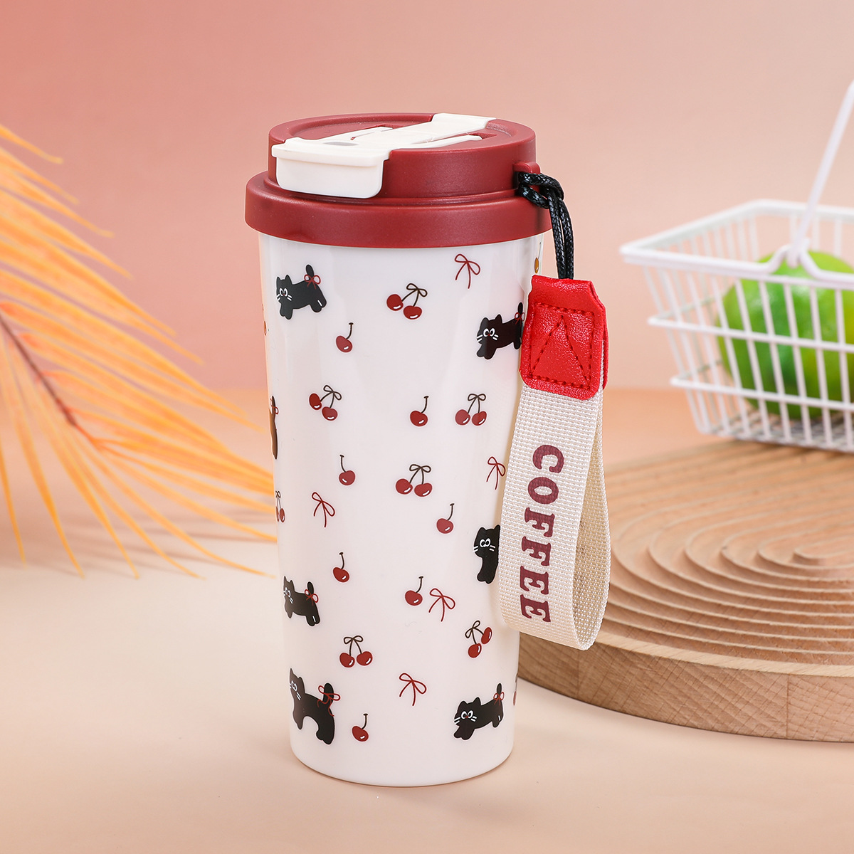 New large-capacity portable plastic cup, men's and women's outdoor sports dual-drinking coffee cup, car large-capacity straw cup Application Scenario