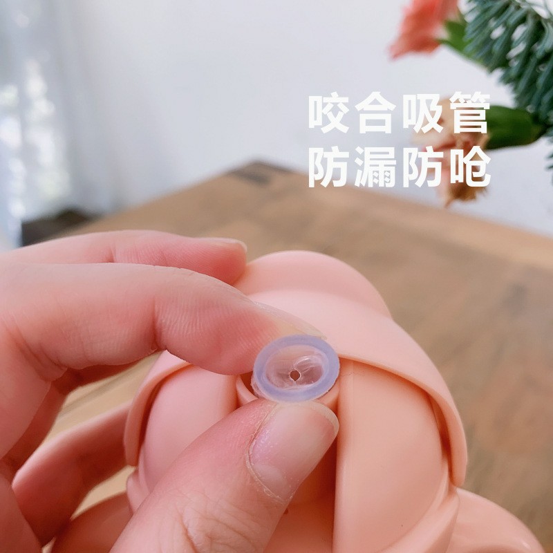Baby water cup straw, cute anti-choking, gravity ball, kindergarten children's learning to drink cup handle portable water Application Scenario