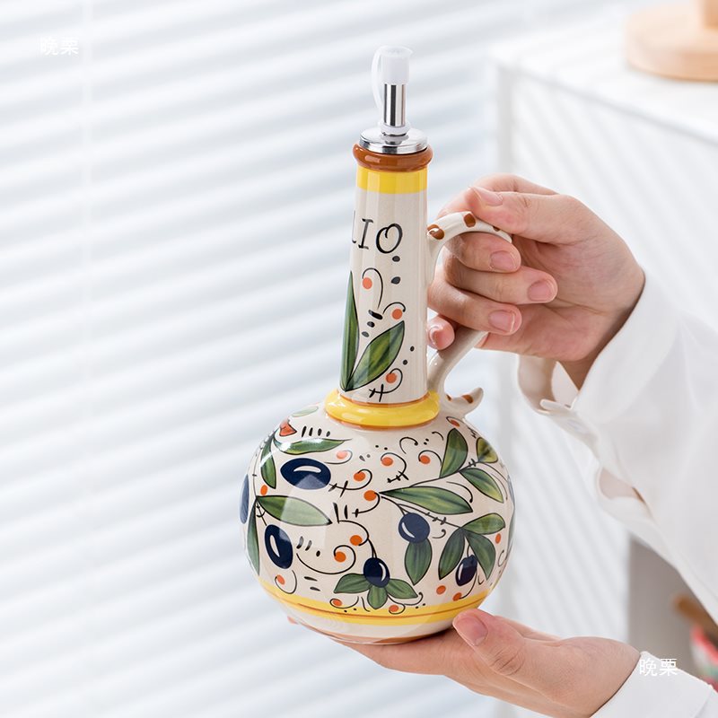 Export to Italy underglaze painted ceramic bottles, olive oil bottles, oil and vinegar bottles, kitchen seasoning bottles, drainage bottles, and other iron bottles Application Scenario