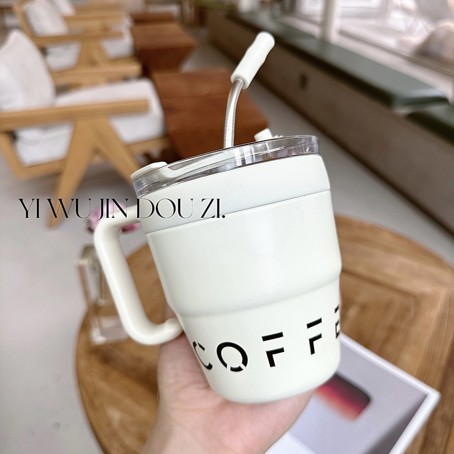 Ins simple coffee cup with straw, fashionable office water cup with handle, portable double-drinking couple stainless steel cup Application Scenario