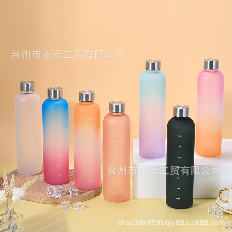 Amazon 1000ML gradient color large capacity frosted water cup, stainless steel lid space cup, portable sports plastic cup full figure