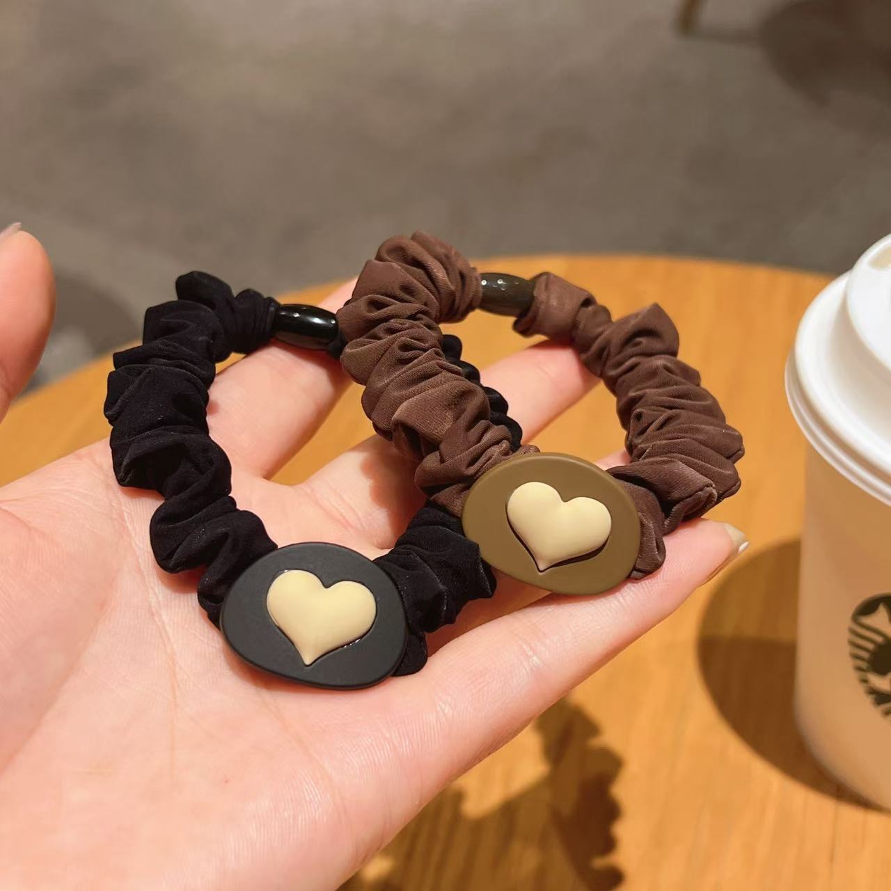 Korean-style simple large intestine hair band headband, fashionable hair accessory for women, large intestine hair band head accessory Specification image