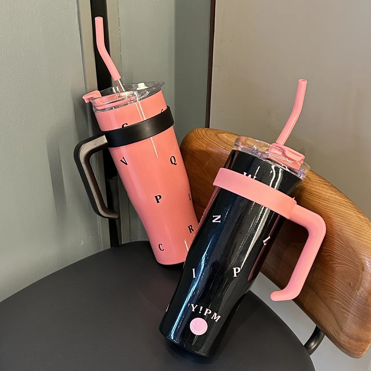 New large-capacity giant insulated cup for girls, high appearance level straw cup, stainless steel handle water cup details Picture