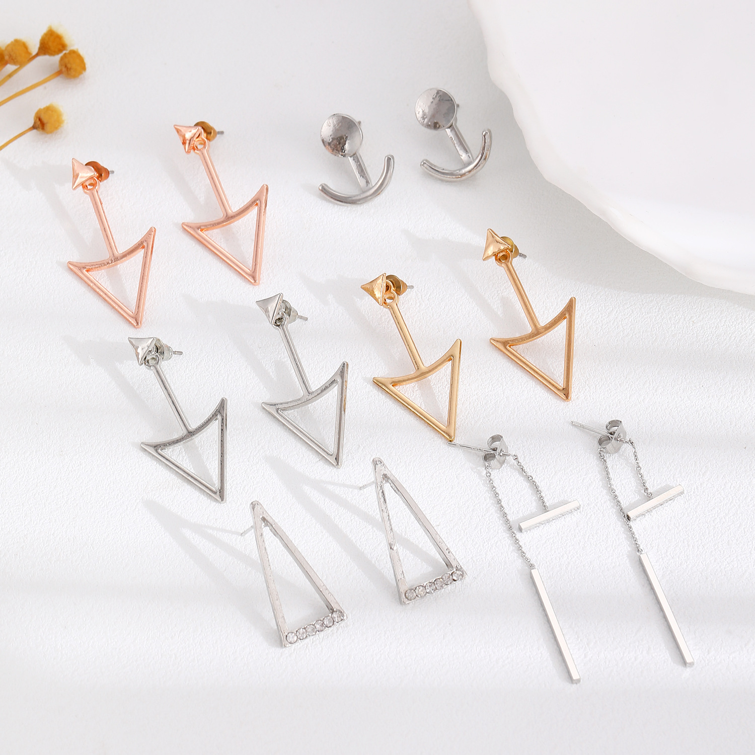 European and American cross-border retro creative triangular stud earrings, women's fashionable and simple alloy geometric earrings and earrings accessories details Picture