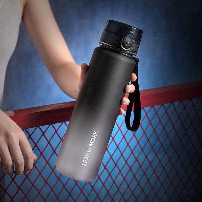 Customized summer large-capacity sports water cups, plastic anti-drop outdoor portable space cups, student fitness water cups Application Scenario