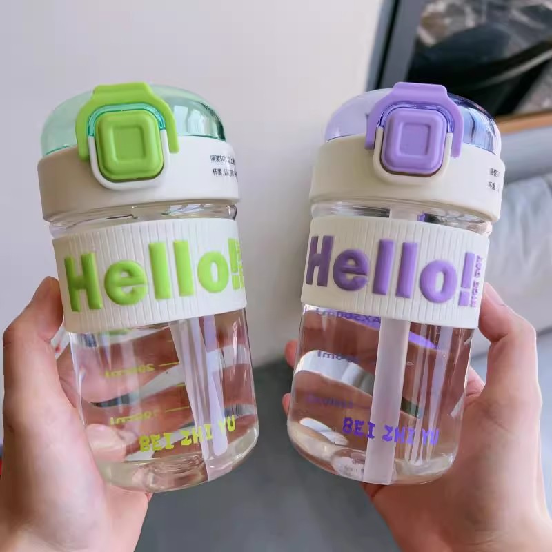 New summer plastic water cup with straw, simple, heat-resistant, portable and hand-held sports water cup for students full figure
