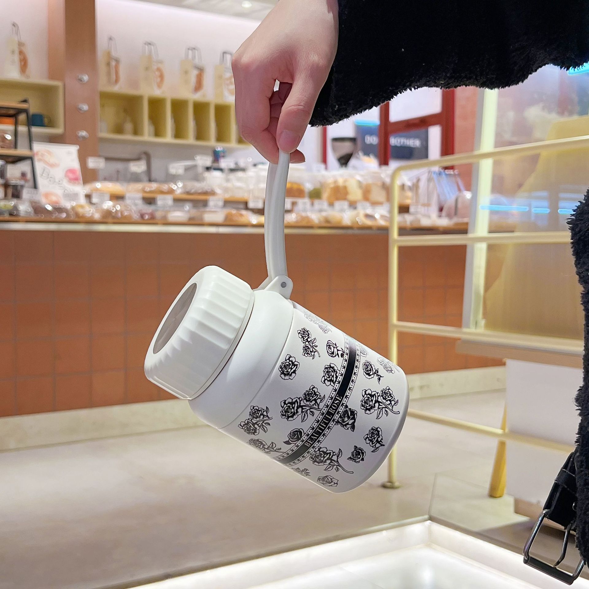 The stainless steel inner liner coffee cup is a 2024 new model with a high aesthetic level and a straw tea-water separation cup Specification drawing