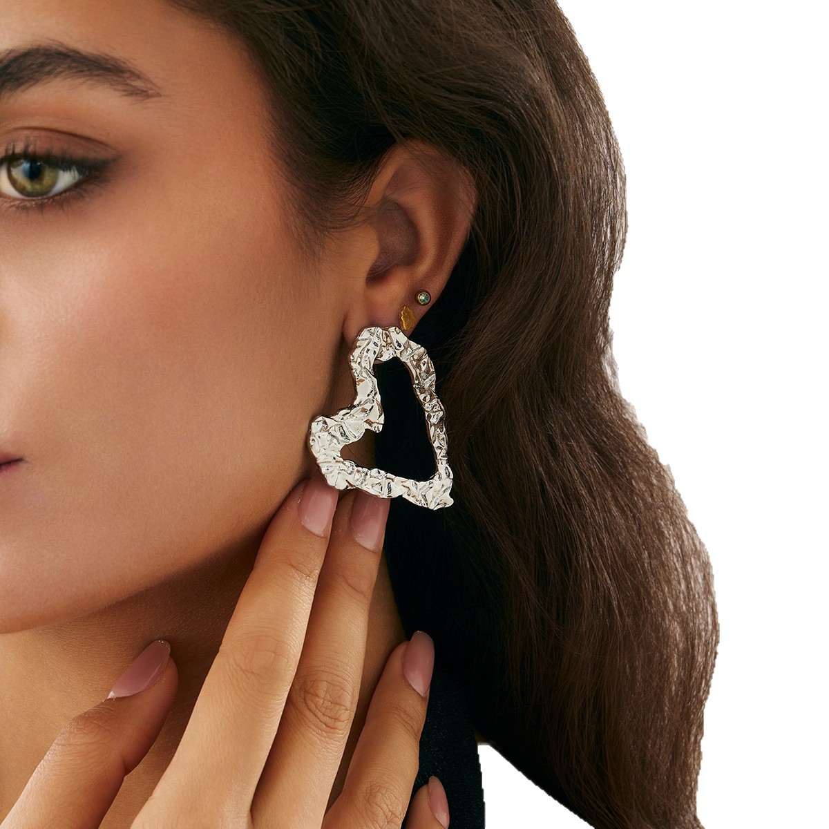 Foreign trade cross-border ins style retro pleated metal stud earrings for women earrings exaggerated heart European and American earrings and accessories Item Picture