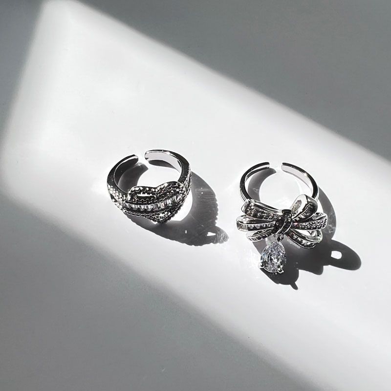 A new, light luxury and high-end open-mouth ring with a niche design sense, a fashionable and individual index ring for women on Instagram, showing a cold trend details Picture